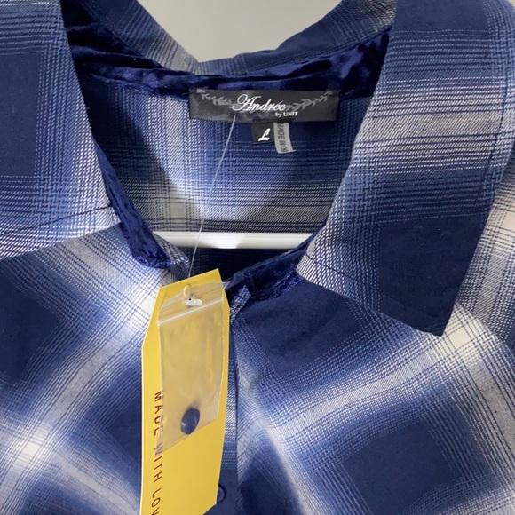 Brand new Floral Embroidery button down top. - Picture 4 of 6